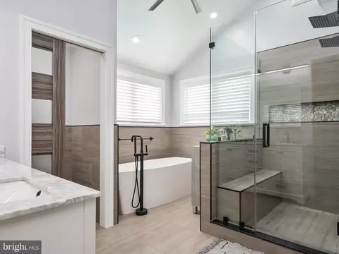 Bath - 435 Applegate Ct, Linthicum, MD 21090 photo 3 of 6