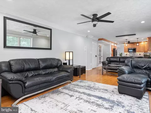 Living - 435 Applegate Ct, Linthicum, MD 21090 photo 1 of 4