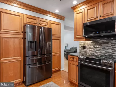 Kitchen - 435 Applegate Ct, Linthicum, MD 21090 photo 3 of 4