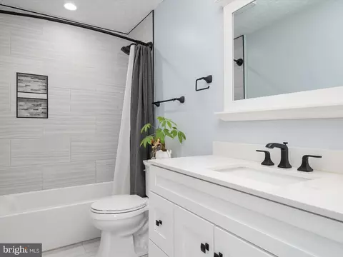 Bath - 435 Applegate Ct, Linthicum, MD 21090 photo 6 of 6