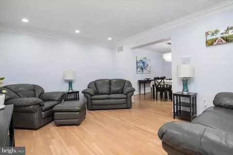 Living - 435 Applegate Ct, Linthicum, MD 21090 photo 4 of 4