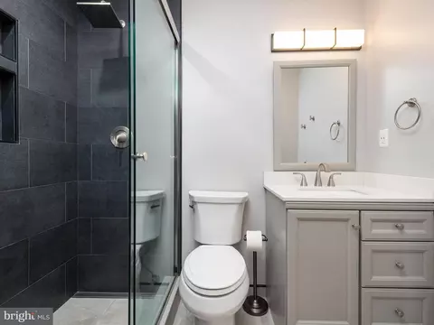 Bath - 435 Applegate Ct, Linthicum, MD 21090 photo 5 of 6