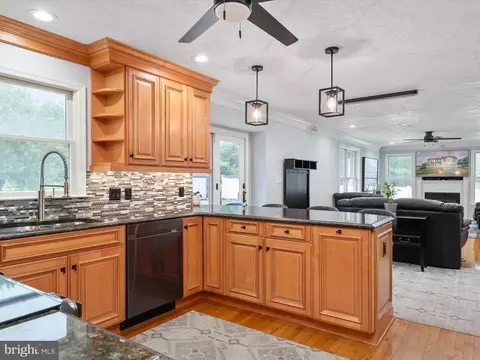Kitchen - 435 Applegate Ct, Linthicum, MD 21090 photo 4 of 4
