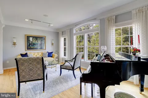Living - 210 Bowen Ct, Annapolis, MD 21401 photo 6 of 7