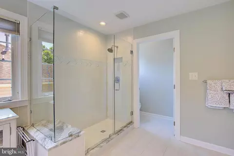 Bath - 210 Bowen Ct, Annapolis, MD 21401 photo 5 of 7