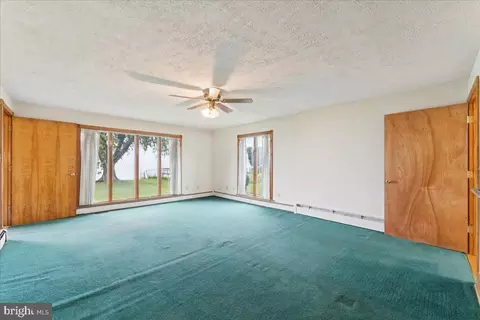 Living - 6047 Melbourne Ave, Deale, MD 20751 photo 2 of 9