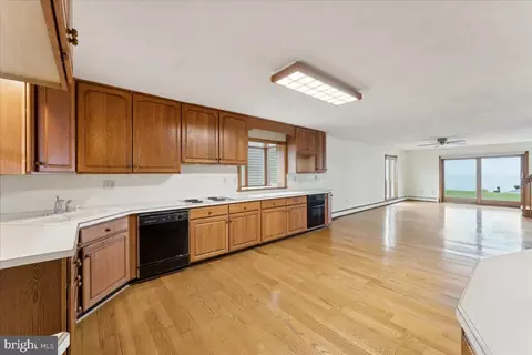 Kitchen - 6047 Melbourne Ave, Deale, MD 20751 photo 3 of 4