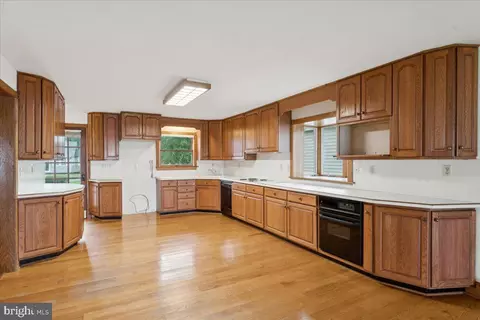 Kitchen - 6047 Melbourne Ave, Deale, MD 20751 photo 2 of 4