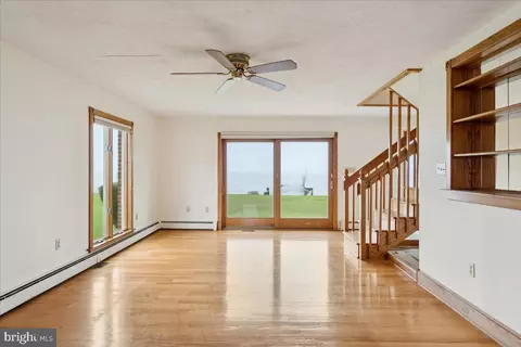 Living - 6047 Melbourne Ave, Deale, MD 20751 photo 3 of 9