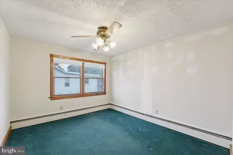 Bedroom - 6047 Melbourne Ave, Deale, MD 20751 photo 2 of 8