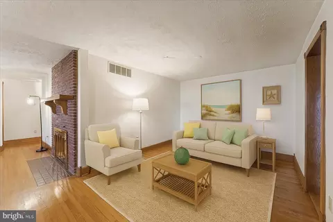 Living - 6047 Melbourne Ave, Deale, MD 20751 photo 8 of 9