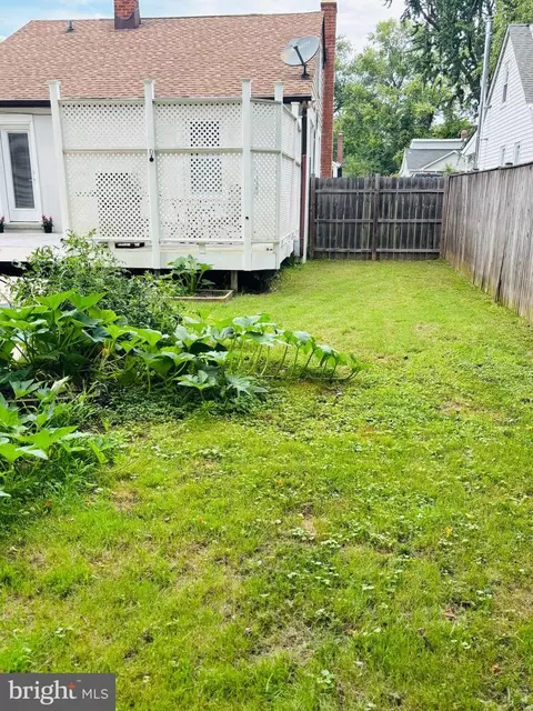 Exterior - 217 Lakeview Ave, Edgewater, MD 21037 photo 2 of 3
