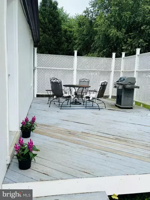 Exterior - 217 Lakeview Ave, Edgewater, MD 21037 photo 3 of 3