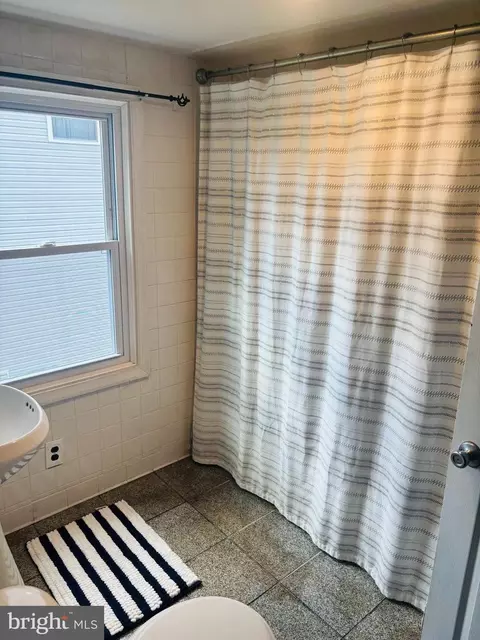 Bath - 217 Lakeview Ave, Edgewater, MD 21037 photo 3 of 3
