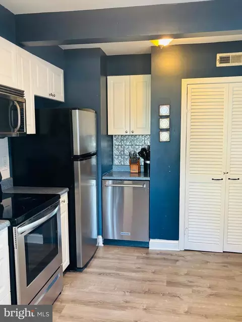 Kitchen - 217 Lakeview Ave, Edgewater, MD 21037 photo 1 of 2