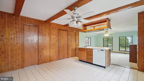 Entry Way - 1718 Quantico Rd, Edgewater, MD 21037 photo 3 of 8