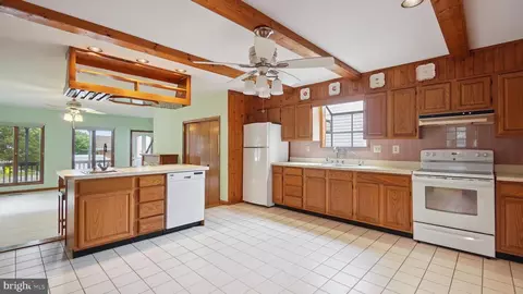 Kitchen - 1718 Quantico Rd, Edgewater, MD 21037 photo 2 of 3