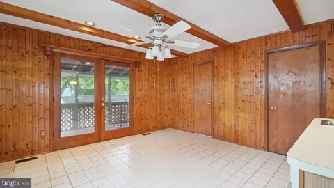 Entry Way - 1718 Quantico Rd, Edgewater, MD 21037 photo 2 of 8