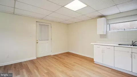 Entry Way - 1718 Quantico Rd, Edgewater, MD 21037 photo 6 of 8