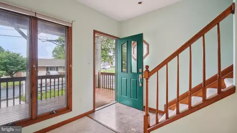 Entry Way - 1718 Quantico Rd, Edgewater, MD 21037 photo 1 of 8