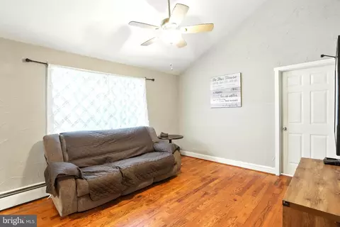 8402 Lynn Cir, Pasadena, MD 21122 photo 6