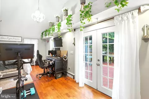 8402 Lynn Cir, Pasadena, MD 21122 photo 19