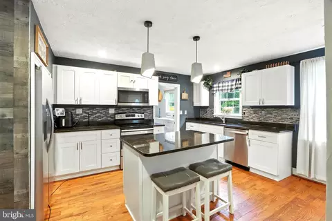 8402 Lynn Cir, Pasadena, MD 21122 photo 9