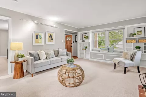 Living - 1736 Tarleton Way, Crofton, MD 21114 photo 4 of 5