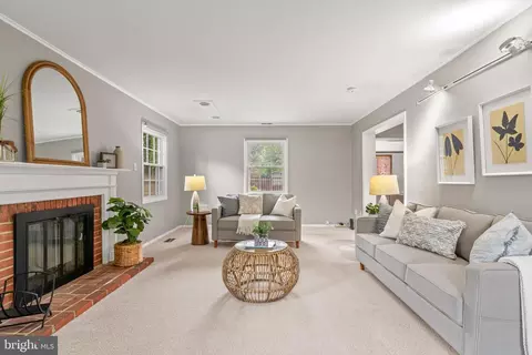 Living - 1736 Tarleton Way, Crofton, MD 21114 photo 2 of 5