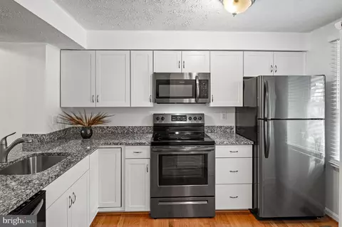 8059 Wolsey Ct, Pasadena, MD 21122 photo 6