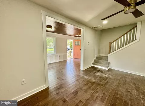 Entry Way - 217 Cadle Ave, Edgewater, MD 21037 photo 3 of 4