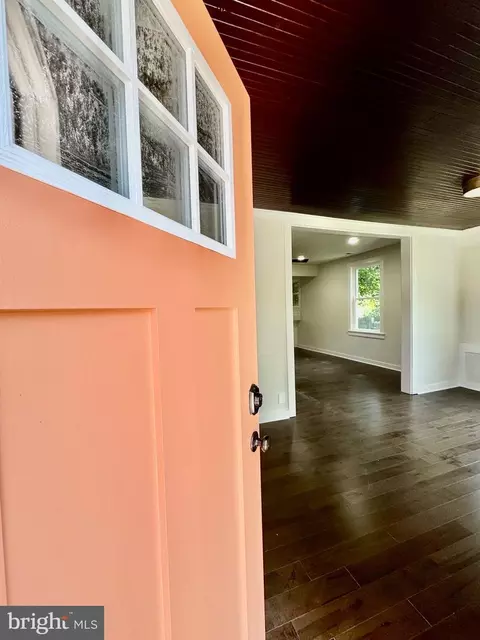 Entry Way - 217 Cadle Ave, Edgewater, MD 21037 photo 4 of 4