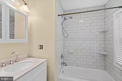 Bath - 773 Central Ave E, Edgewater, MD 21037 photo 1 of 2