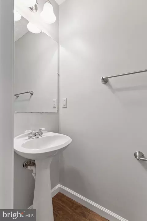 Bath - 2630 Worrell Ct, Crofton, MD 21114 photo 3 of 3