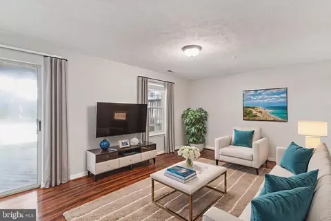 Living - 2630 Worrell Ct, Crofton, MD 21114 photo 5 of 7