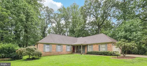 1602 Farnborn St, Crofton, MD 21114