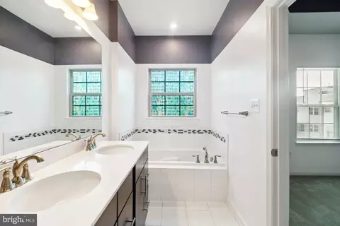 Bath - 2932 Hebron Ln, Hanover, MD 21076 photo 2 of 3