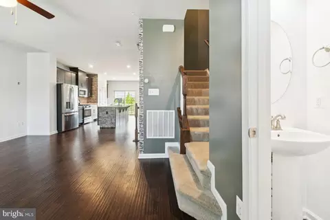 Entry Way - 2932 Hebron Ln, Hanover, MD 21076 photo 5 of 7