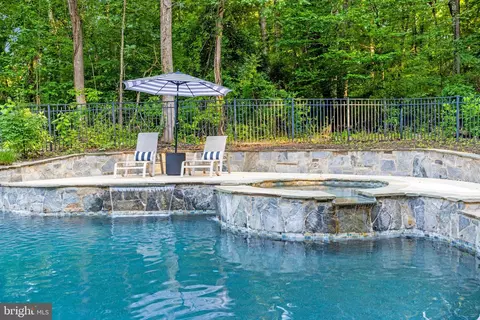 Exterior - 3754 Colliers Dr, Edgewater, MD 21037 photo 10 of 18