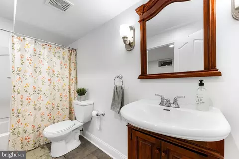 Bath - 3754 Colliers Dr, Edgewater, MD 21037 photo 4 of 4