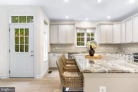 Entry Way - 3754 Colliers Dr, Edgewater, MD 21037 photo 8 of 15