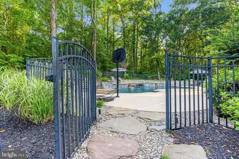 Exterior - 3754 Colliers Dr, Edgewater, MD 21037 photo 6 of 18
