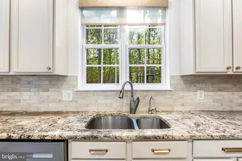 Kitchen - 3754 Colliers Dr, Edgewater, MD 21037 photo 3 of 4