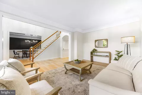 Living - 3754 Colliers Dr, Edgewater, MD 21037 photo 2 of 5