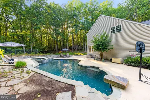 Exterior - 3754 Colliers Dr, Edgewater, MD 21037 photo 8 of 18