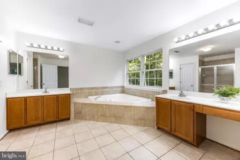 Bath - 3754 Colliers Dr, Edgewater, MD 21037 photo 2 of 4