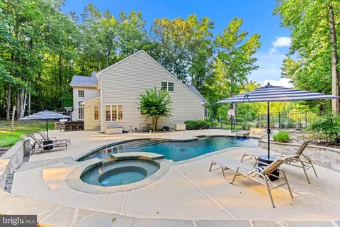 Exterior - 3754 Colliers Dr, Edgewater, MD 21037 photo 9 of 18