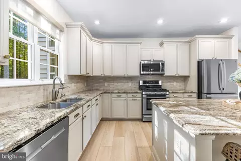 Kitchen - 3754 Colliers Dr, Edgewater, MD 21037 photo 2 of 4