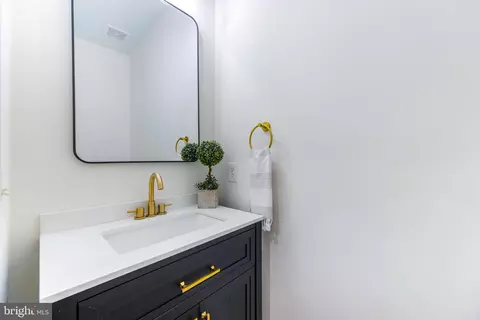 Bath - 3754 Colliers Dr, Edgewater, MD 21037 photo 1 of 4