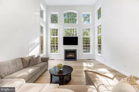 Living - 3754 Colliers Dr, Edgewater, MD 21037 photo 3 of 5